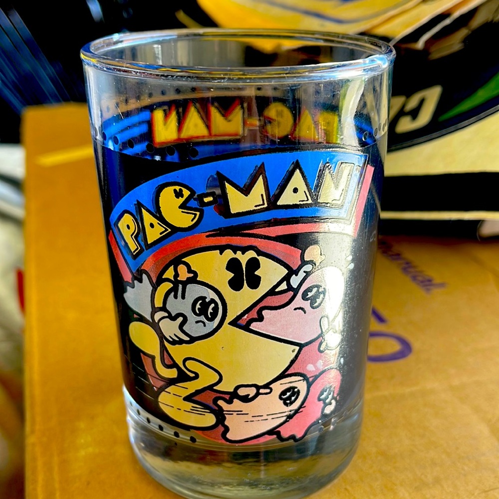 PAC MAN. Glass